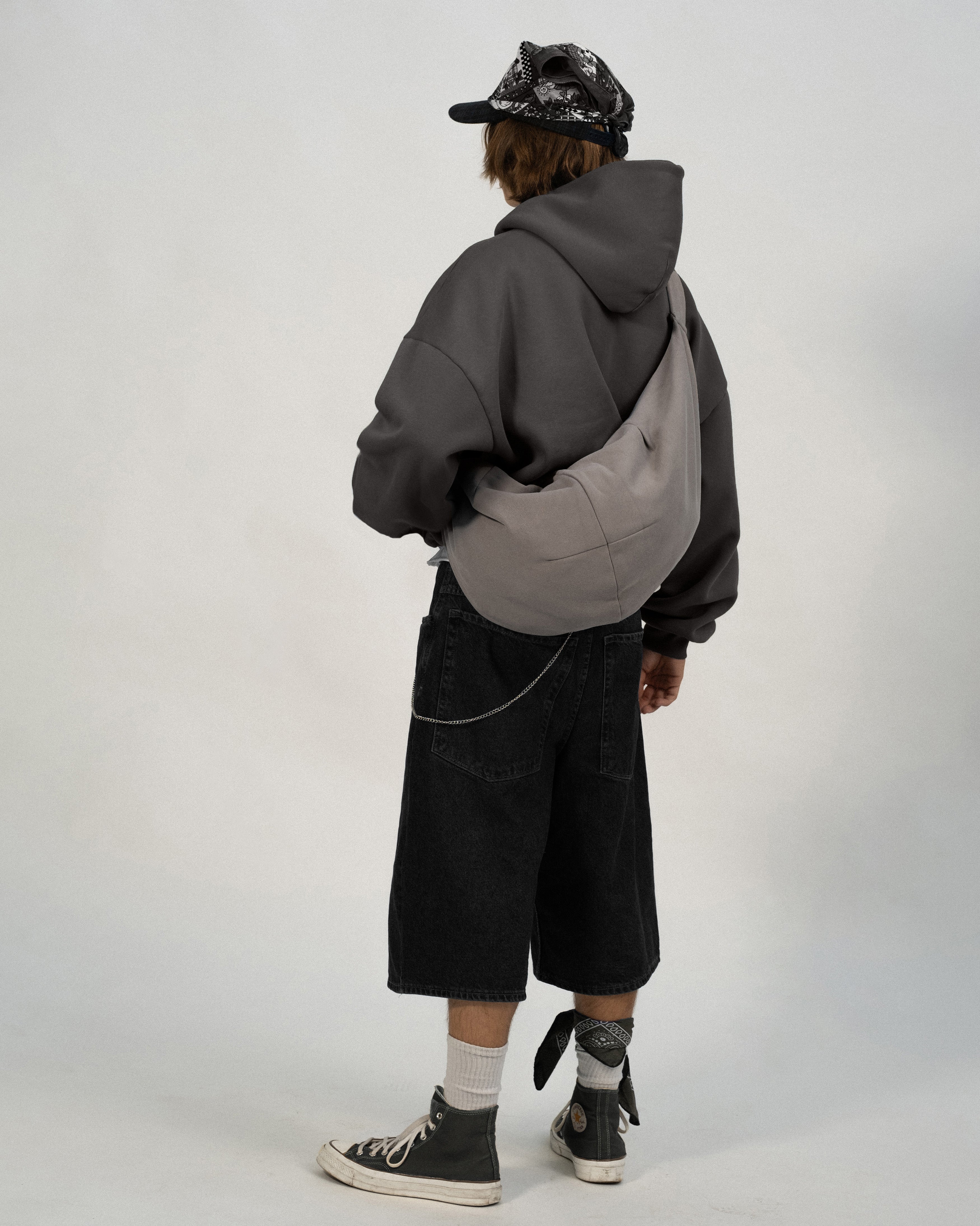 APT606 BASE HOODIE